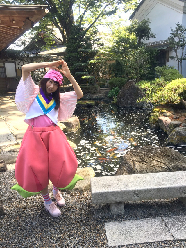 桜井日奈子出演「鬼カワイイ岡山市」オフショット