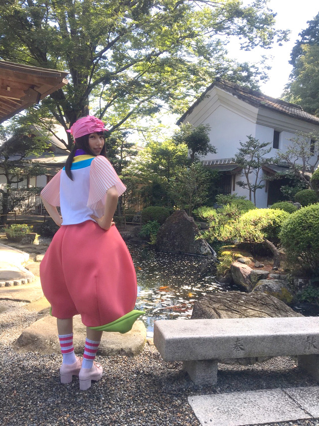 桜井日奈子出演「鬼カワイイ岡山市」オフショット