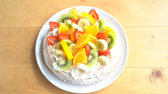 ふわふわケーキ×山盛りフルーツ 贅沢な秋スイーツを満喫