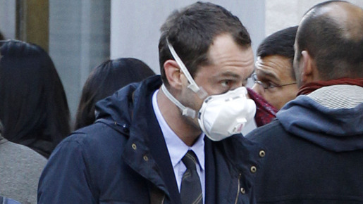 マスクも着用する一面も -(C) Splash／AFLO