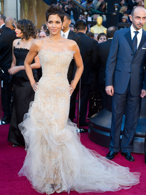 ハル・べリー - DARREN DECKER / (C) A.M.P.A.S.