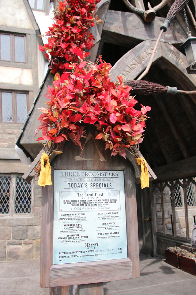 大人気レストラン「三本の箒」