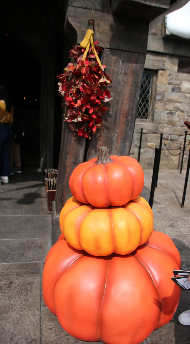 大人気レストラン「三本の箒」