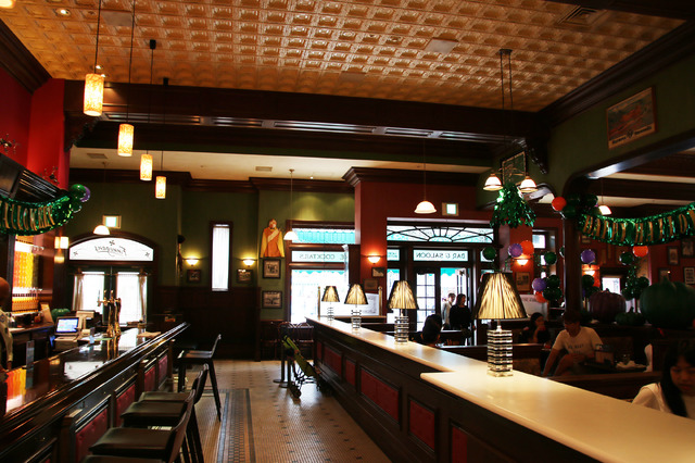 アイリッシュ・パブ「フィネガンズ・バー＆グリル」