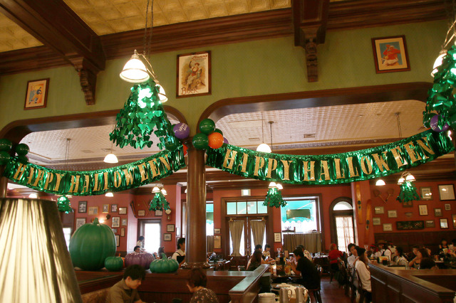 アイリッシュ・パブ「フィネガンズ・バー＆グリル」