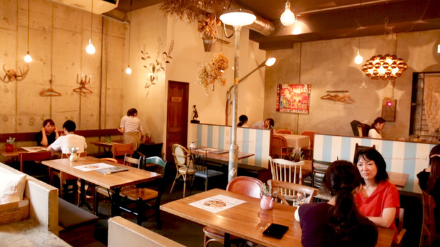 かわいいインテリアに囲まれて 旬のオーガニック料理を堪能