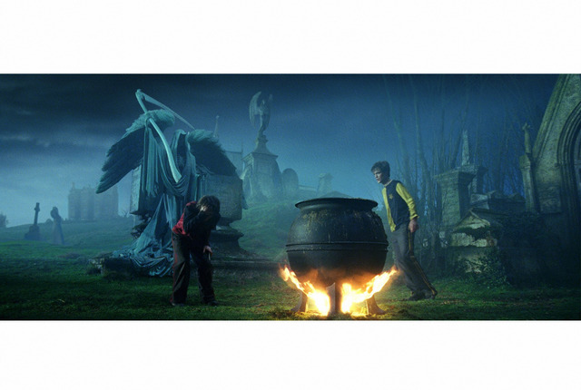 TM & -(C) 2005 Warner Bros . Ent. , Harry Potter P ublishing Rights -(C) J.K. R