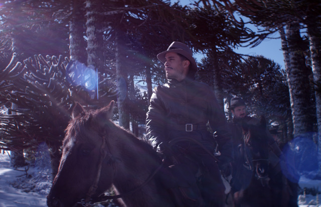 『ネルーダ 大いなる愛の逃亡者』　by Diego Araya （C） Fabula, FunnyBalloons, AZ Films, Setembro Cine, WilliesMovies, A.I.E. Santiago de Chile, 2016