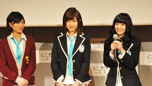 『高校デビュー』“恋犬ヌク公”像除幕式