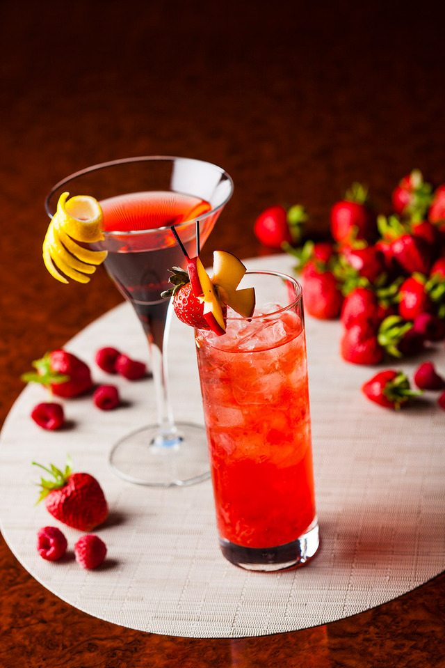 ストリングスホテル東京インターコンチネンタル「15周年記念ランチブッフェ」苺カクテルイメージ