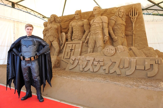 『ジャスティス・リーグ』砂像完成記念お披露目式　(C)2017 WARNER BROS. ENTERTAINMENT INC.AND RATPAC-DUNE ENTERTAINMENT LLC