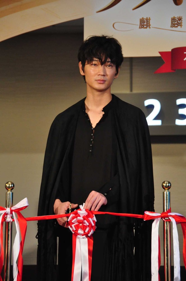 綾野剛／TOHOシネマズ上野のオープンテープカット『ラストレシピ 麒麟の舌の記憶』