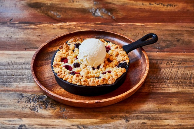 「BERRY BERRY CRUMBLE（ベリー× ベリークランブル）」900円（税込）