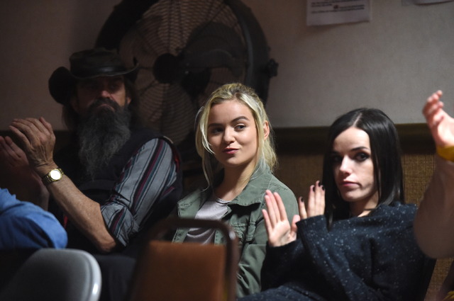 『ビーイング・チャーリー』 (C) 2016 Adirondack Entertainment，LLC