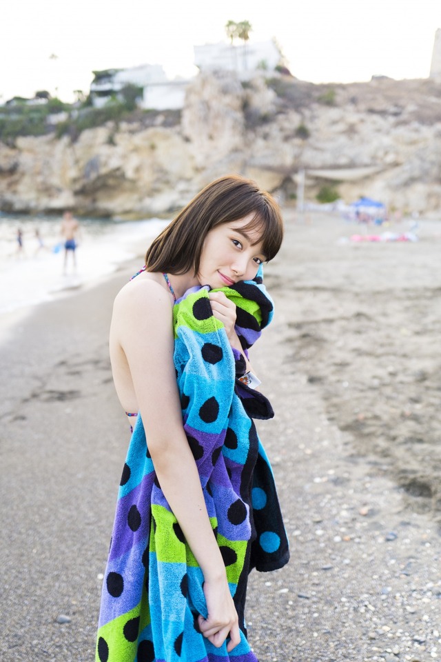 飯豊まりえファースト写真集「NO GAZPACHO」