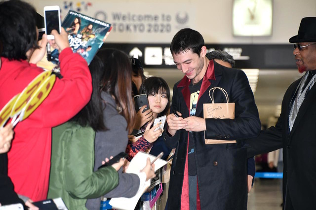 『ジャスティス・リーグ』エズラ、成田空港着　(C)2017 WARNER BROS. ENTERTAINMENT INC.AND RATPAC-DUNE ENTERTAINMENT LLC