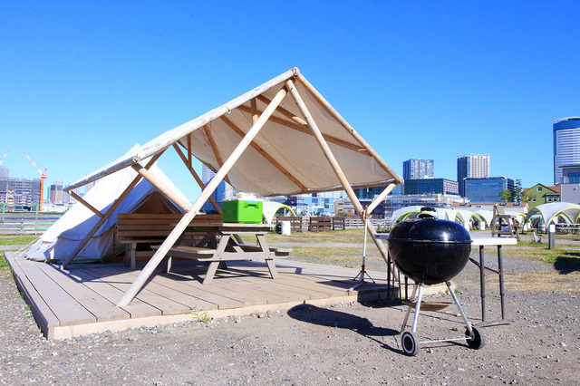 「FIRE PIT AREA」のテント(撮影:シネマカフェ編集部 撮影協力:「WILD MAGIC -The Rainbow Farm-(ワイルドマジック レインボーファーム)」)