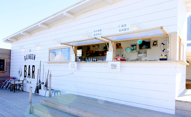 「THE RAINBOW BAR」(撮影:シネマカフェ編集部 撮影協力:「WILD MAGIC -The Rainbow Farm-(ワイルドマジック レインボーファーム)」)