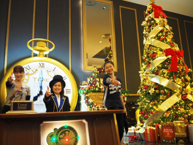 ロビーにサンタクロースが登場