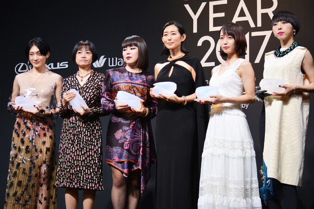 吉岡里帆＆ブルゾンちえみ＆木村多江＆MIKIKO＆恩田陸＆コムアイ／「VOGUE JAPAN WOMEN OF THE YEAR 2017」の授賞式・記者会見