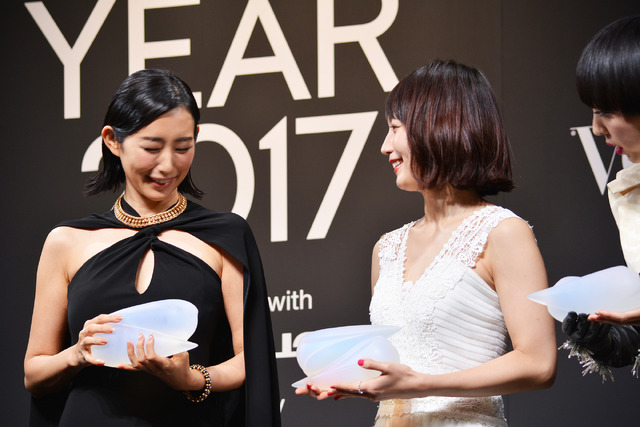 木村多江＆吉岡里帆／「VOGUE JAPAN WOMEN OF THE YEAR 2017」の授賞式・記者会見