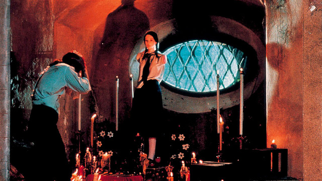 『サンタ・サングレ/聖なる血』-(C) INTERSOUND PRODUCTIONS S.r.l. 1989, ALL RIGHTS RESERVED.