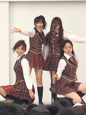 沖縄国際映画祭に参加したAKB48