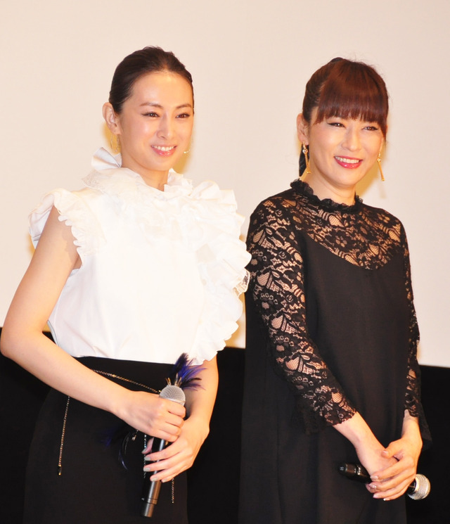 鈴木砂羽＆北川景子／『探偵はBARにいる3』舞台挨拶