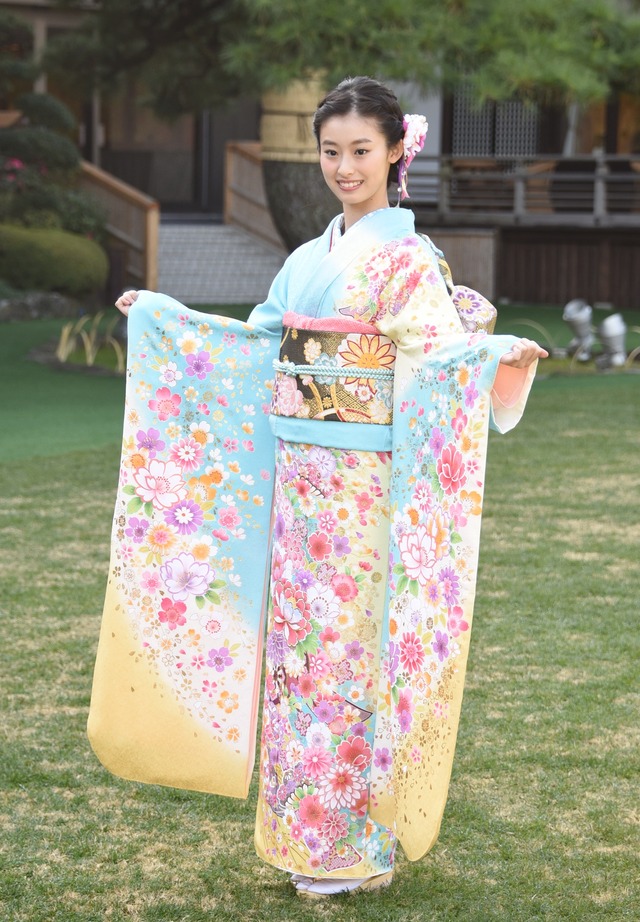 井本彩花／2018年オスカープロモーション晴れ着撮影会