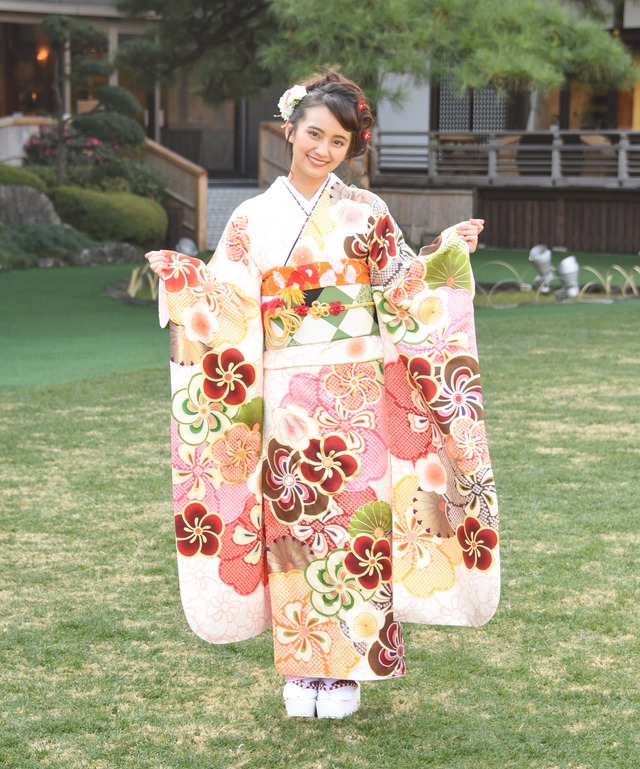 岡田結実／2018年オスカープロモーション晴れ着撮影会