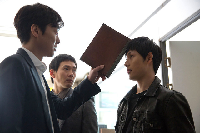 『ワンライン／５人の詐欺師たち』　（C）2017 NEXT ENTERTAINMENT WORLD, MIIN PICTURES & KWAK PICTURES. All Rights Reserved