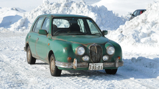 オールドタイプの車も登場