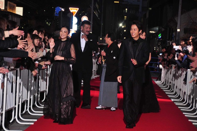 『祈りの幕が下りる時』レッドカーペット