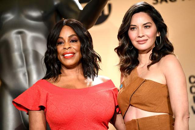 女優のオリヴィア・マンとニーシー・ナッシュ-(C)Getty Images