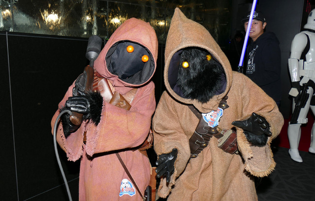 『スター・ウォーズ／最後のジェダイ』“前夜祭”を祝したカウントダウンイベント