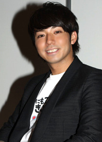 『TSY』ピース 綾部祐二