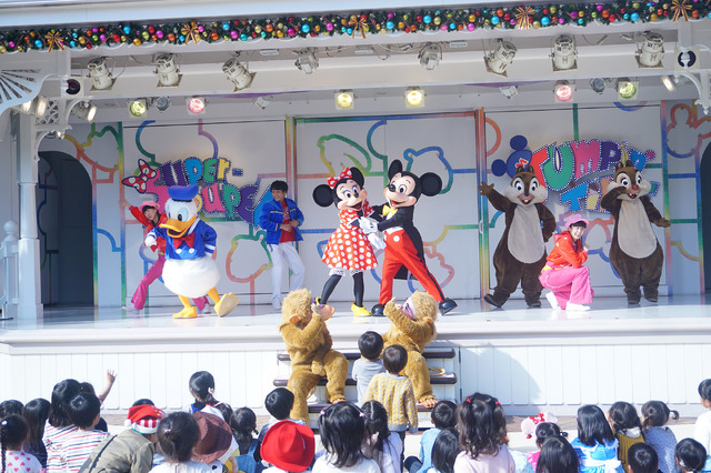 「クリスマス・ファンタジー」開催中の「スーパードゥーパー・ジャンピンタイム」