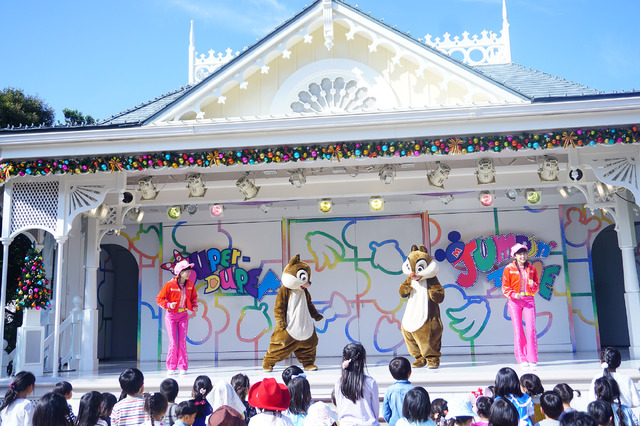 「クリスマス・ファンタジー」開催中の「スーパードゥーパー・ジャンピンタイム」