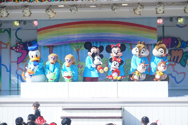 「クリスマス・ファンタジー」開催中の「スーパードゥーパー・ジャンピンタイム」