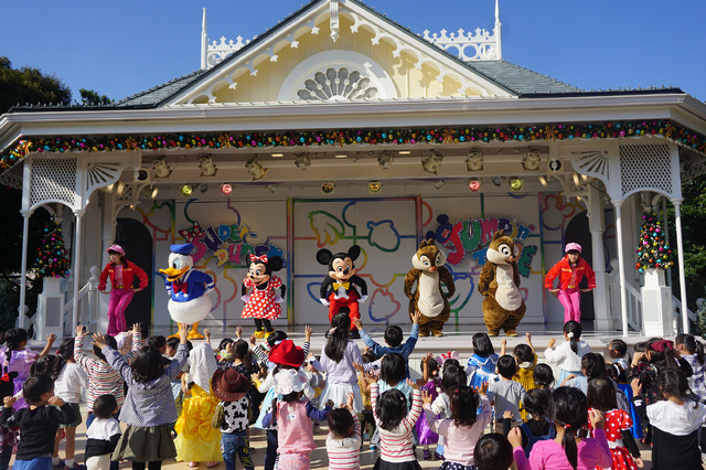 「クリスマス・ファンタジー」開催中の「スーパードゥーパー・ジャンピンタイム」