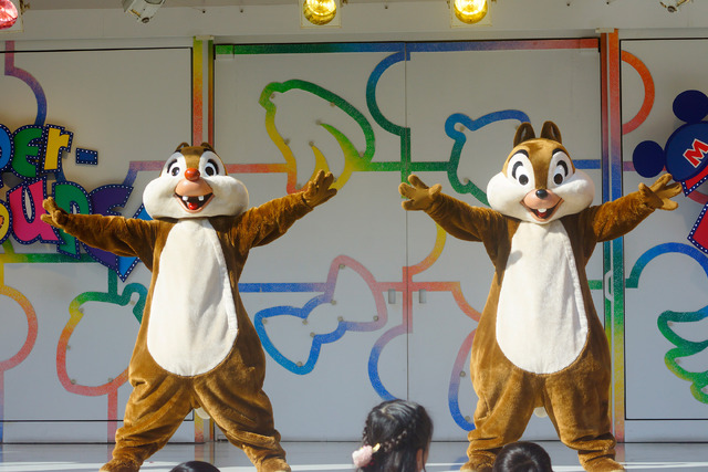 「クリスマス・ファンタジー」開催中の「スーパードゥーパー・ジャンピンタイム」