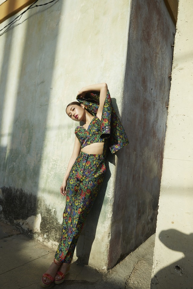 石原さとみ写真集「encourage」（宝島社）