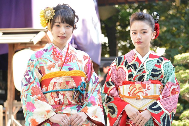 桜井日奈子＆山本舞香／晴れ着お披露