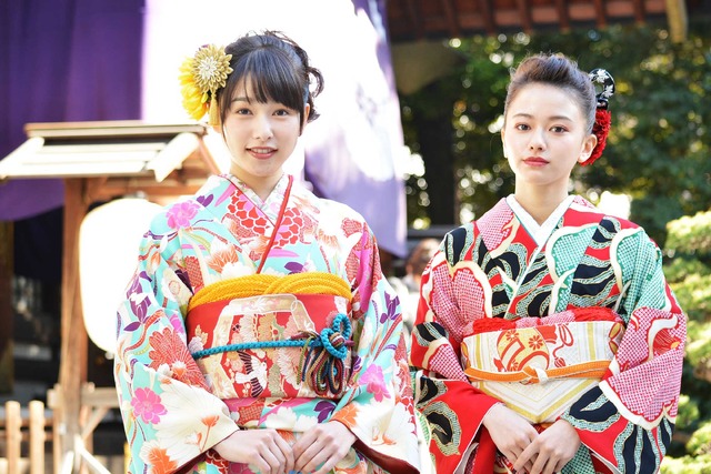 桜井日奈子＆山本舞香／晴れ着お披露