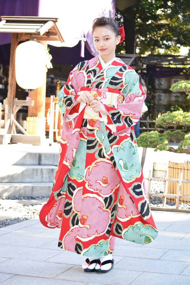 山本舞香／晴れ着お披露