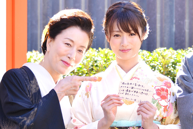 深田恭子＆高畑淳子／「隣の家族は青く見える」ヒット祈願