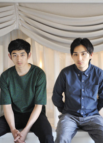 『まほろ駅前多田便利軒』瑛太×松田龍平　photo：Yoshio Kumagai