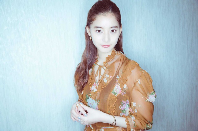 新木優子『悪と仮面のルール』／photo：You Ishii