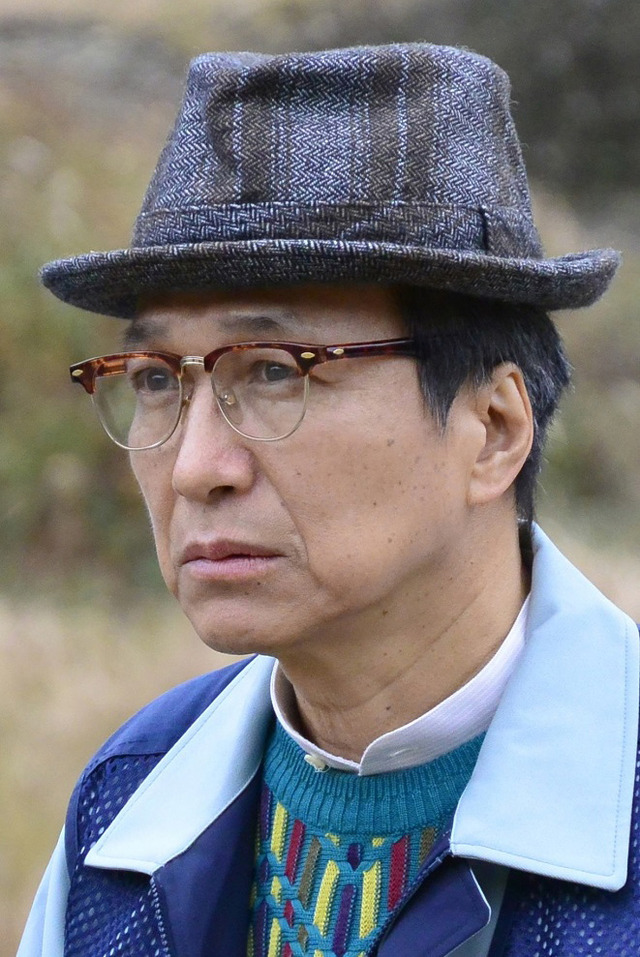 小日向文世／「バイプレイヤーズ～もしも名脇役がテレ東朝ドラで無人島生活したら～」(C)「バイプレイヤーズ2018」製作委員会