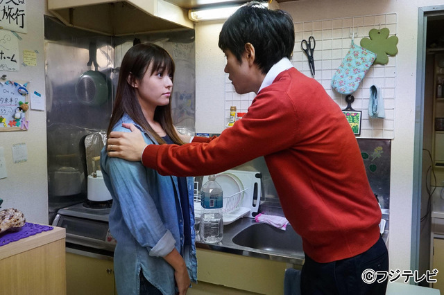 「隣の家族は青く見える」第1話-(C)フジテレビ